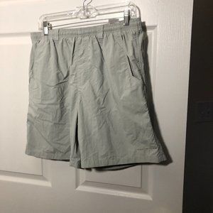 Columbia men gray board PFG shorts, size M